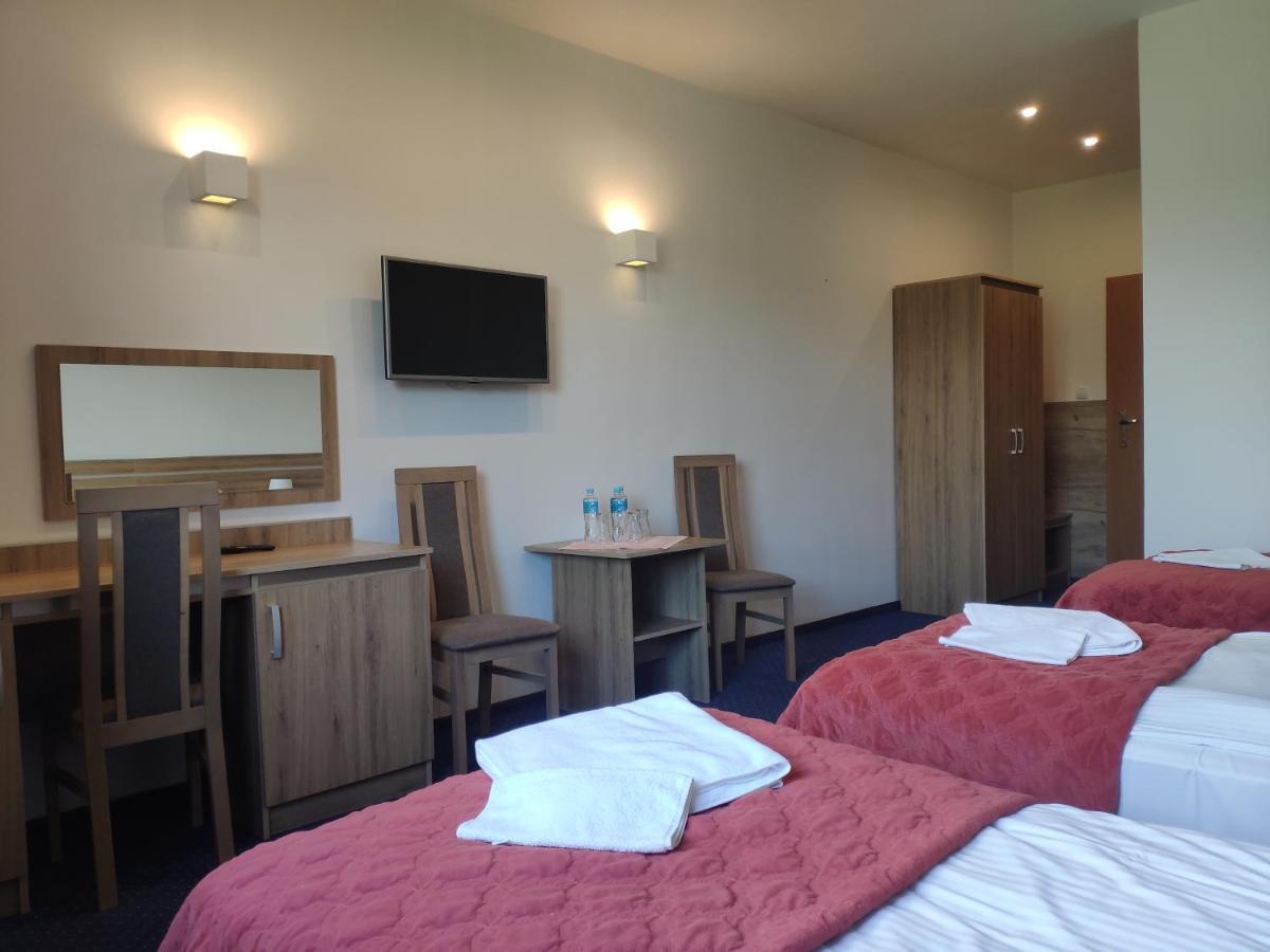 Hotel Eden Rzgow Bagian luar foto