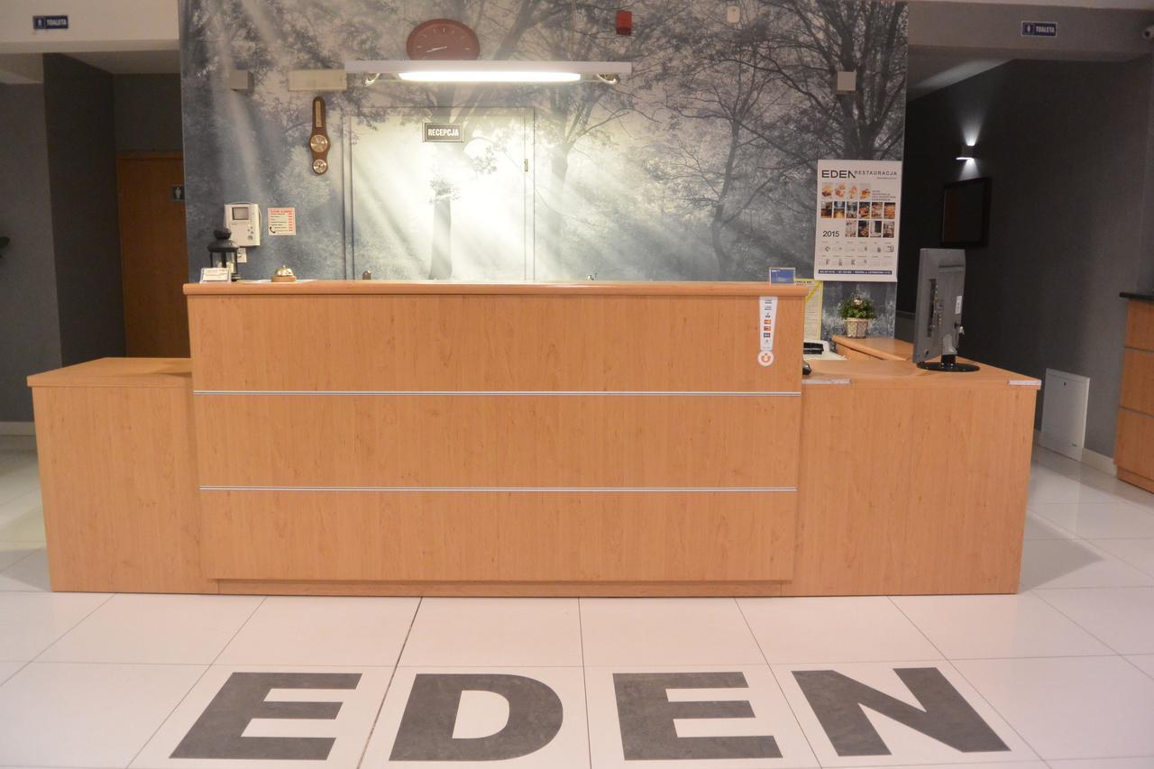 Hotel Eden Rzgow Bagian luar foto