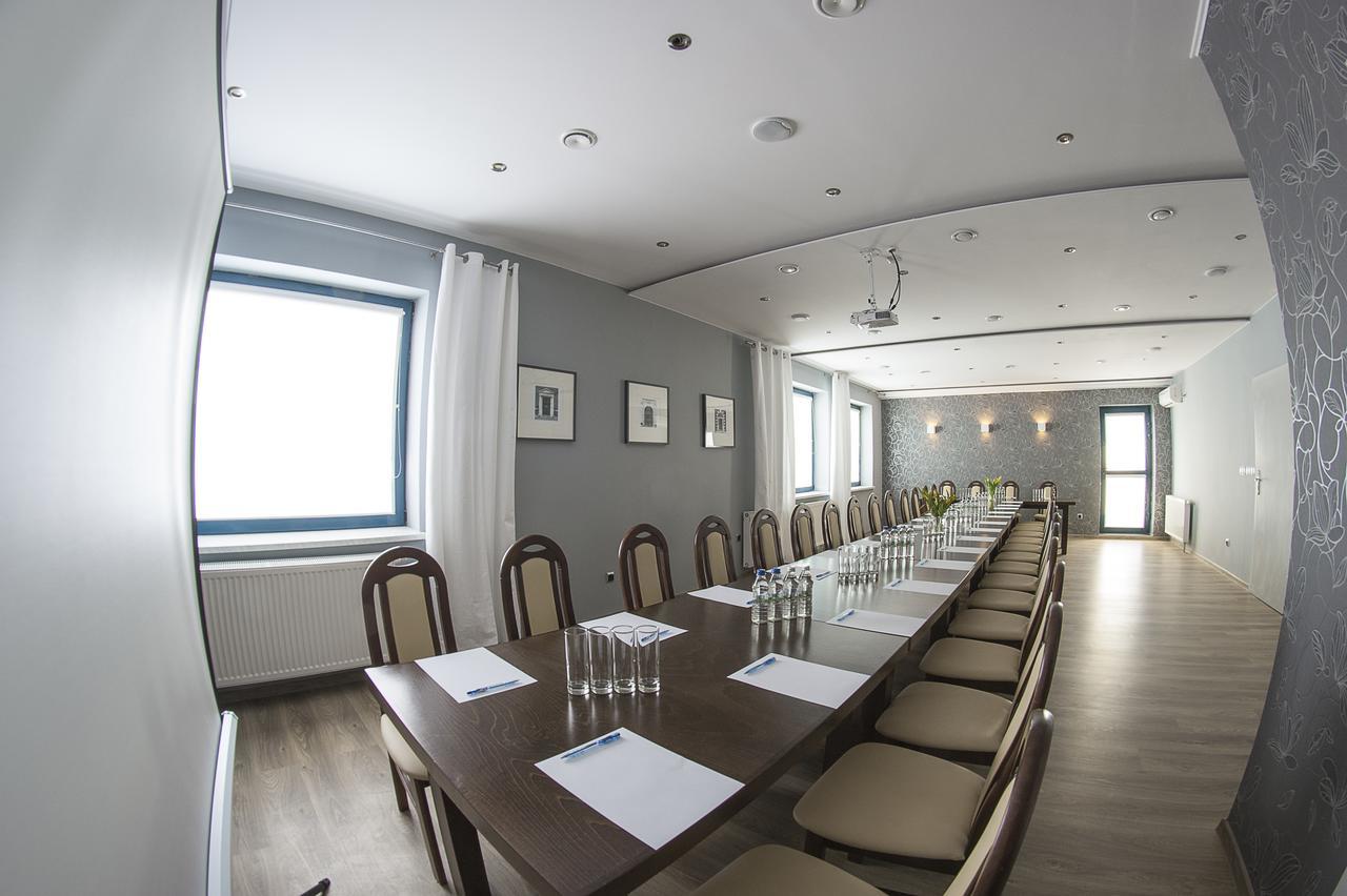 Hotel Eden Rzgow Bagian luar foto